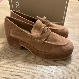 DOLCE VITA Yanni Platform Penny Suede Loafer In Chestnut NEW 9.5